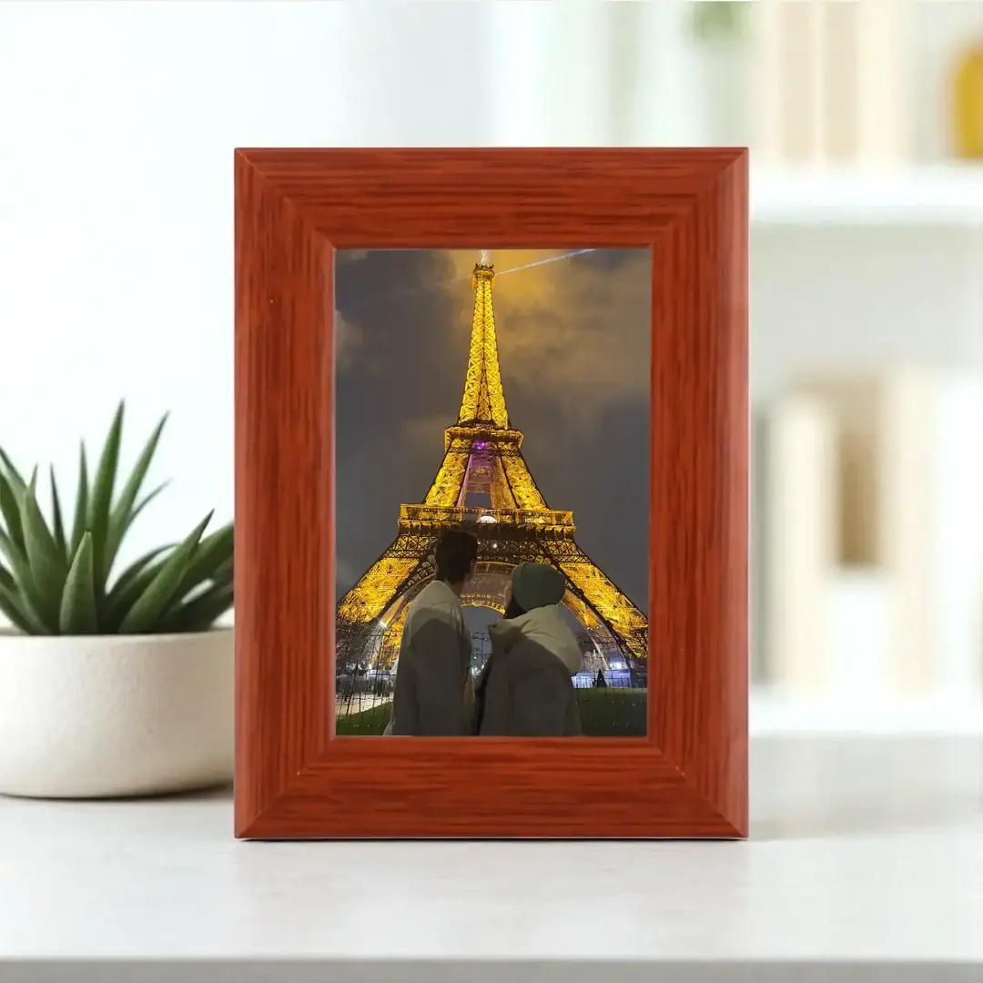 Cuadro 20x30cm, con un fondo aesthetic, foto torre eifel, color rojo carmín